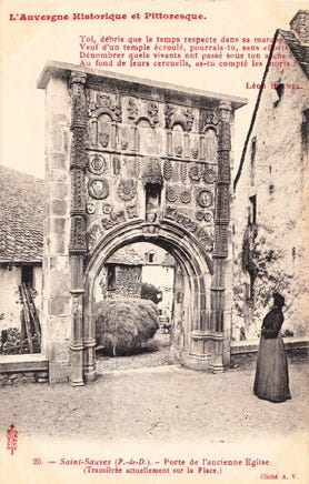 Porte de l'ancienne église (transférée actuellement sur la place) 