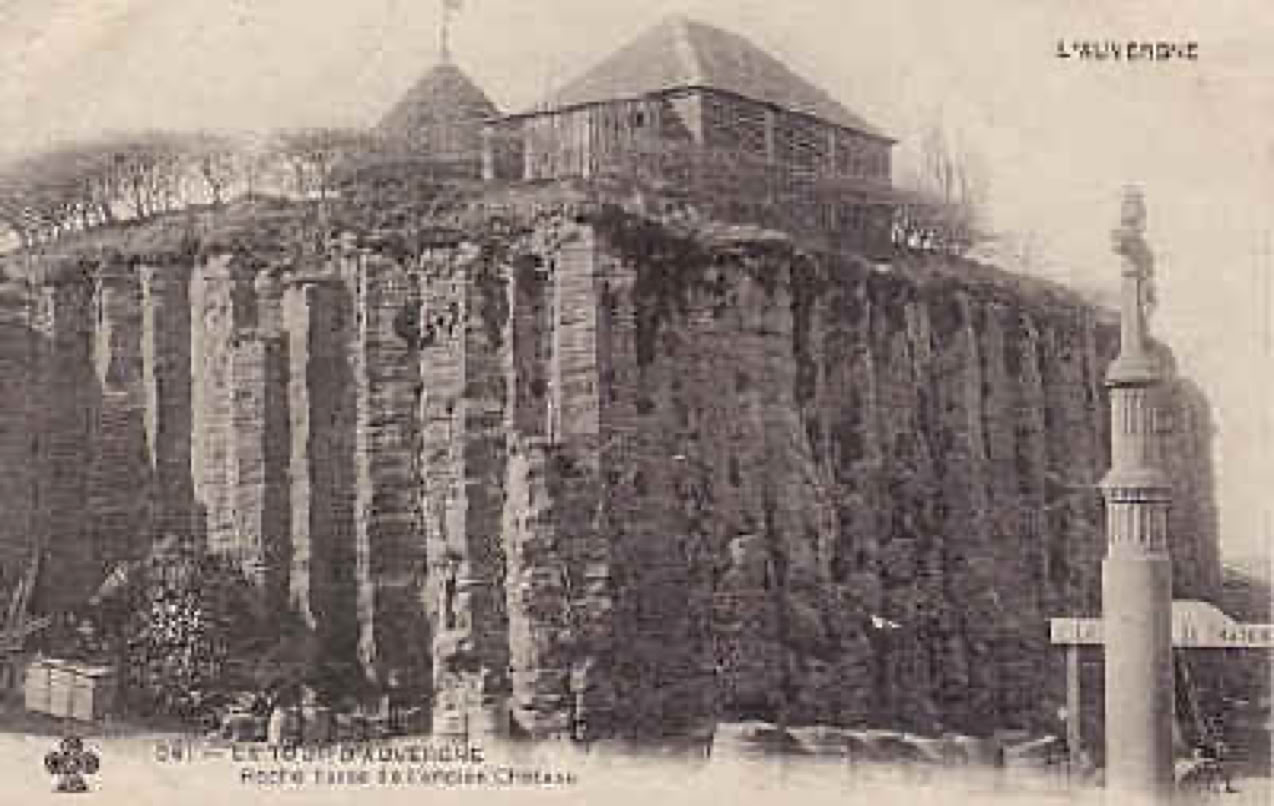 chateau latour auvergne