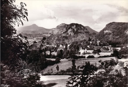 Vue récente du rocher de Châteauneuf