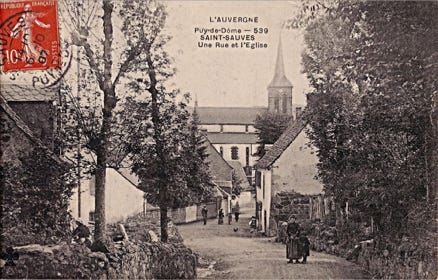 Une rue et l'église